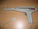 Pistolet wietlny Atari XG-1. By w zestawie z Atari XE SYSTEM.